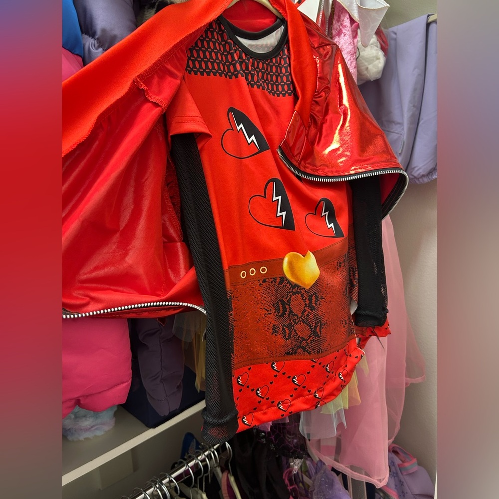 Rise of red descendants costume never worn nwot